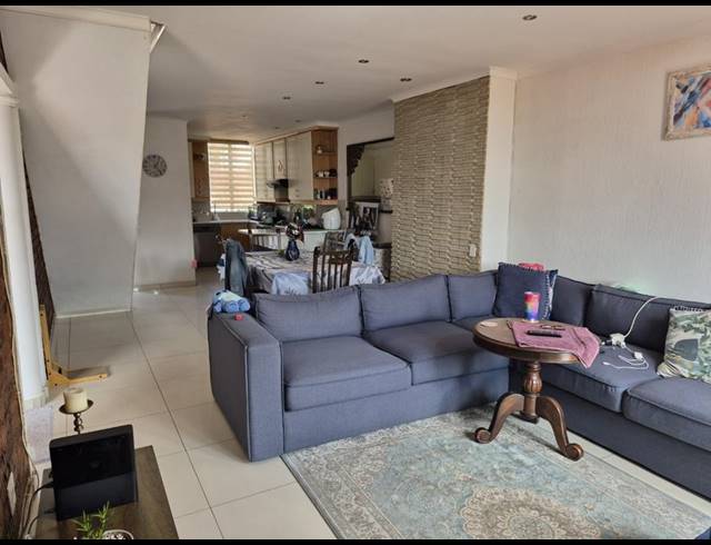 3 BEDROOM TOWNHOUSE FOR SALE IN THE HILL